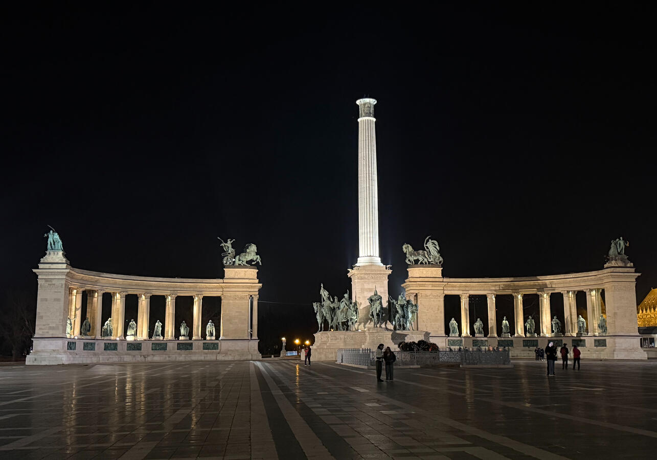 Hero&#39;s Square